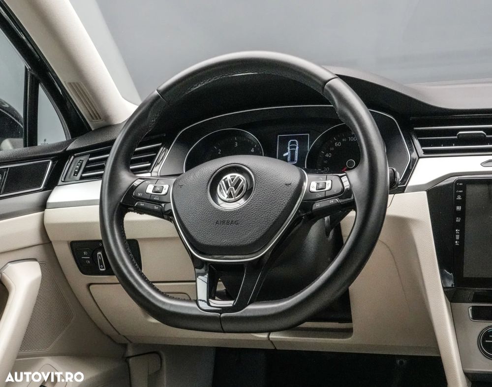 Volkswagen Passat 2.0 TDI DSG Highline - 17