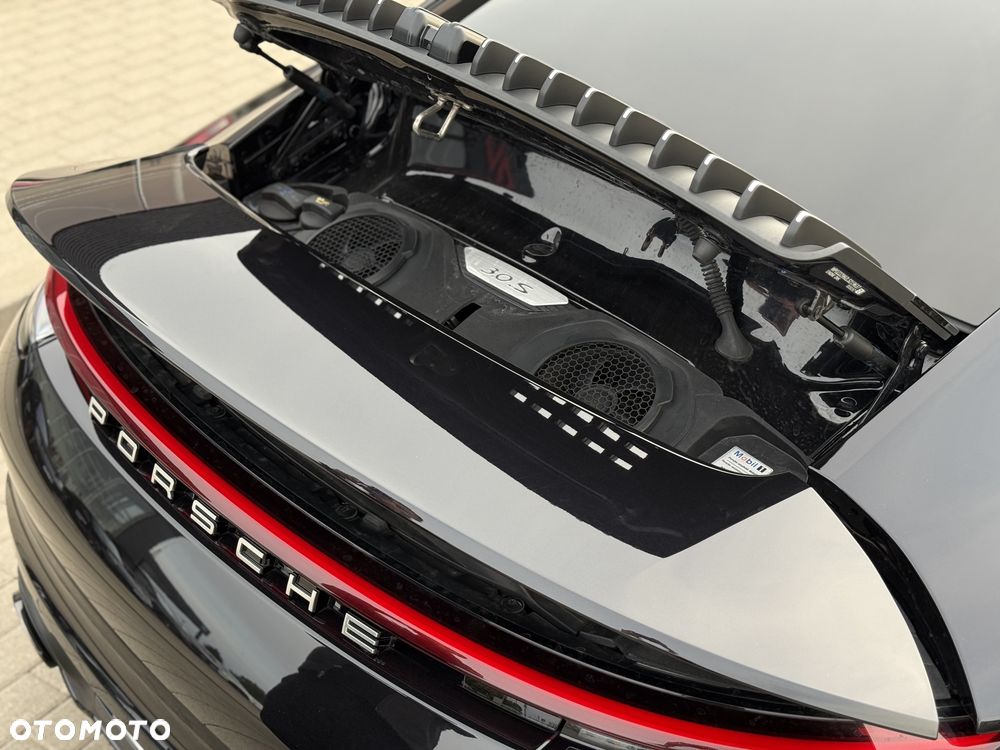 Porsche 911 Carrera 4S - 11