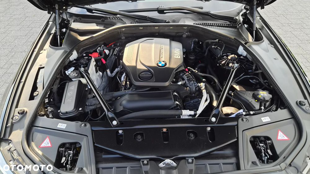 BMW Seria 5 520d - 38