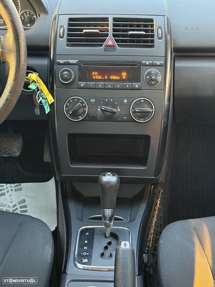 Mercedes-Benz A 150 Elegance Automatic - 12