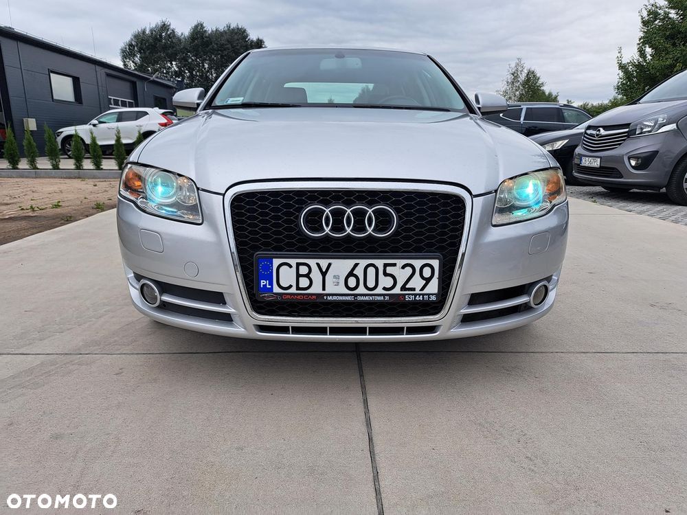 Audi A4 Limousine - 1