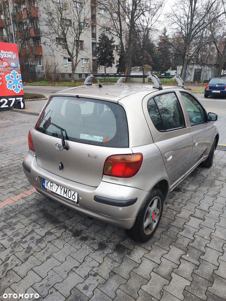 Toyota Yaris 1.0 Base - 8