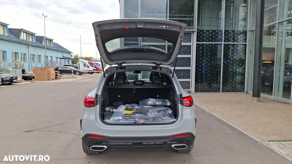Mercedes-Benz GLC 300 e 4MATIC - 24
