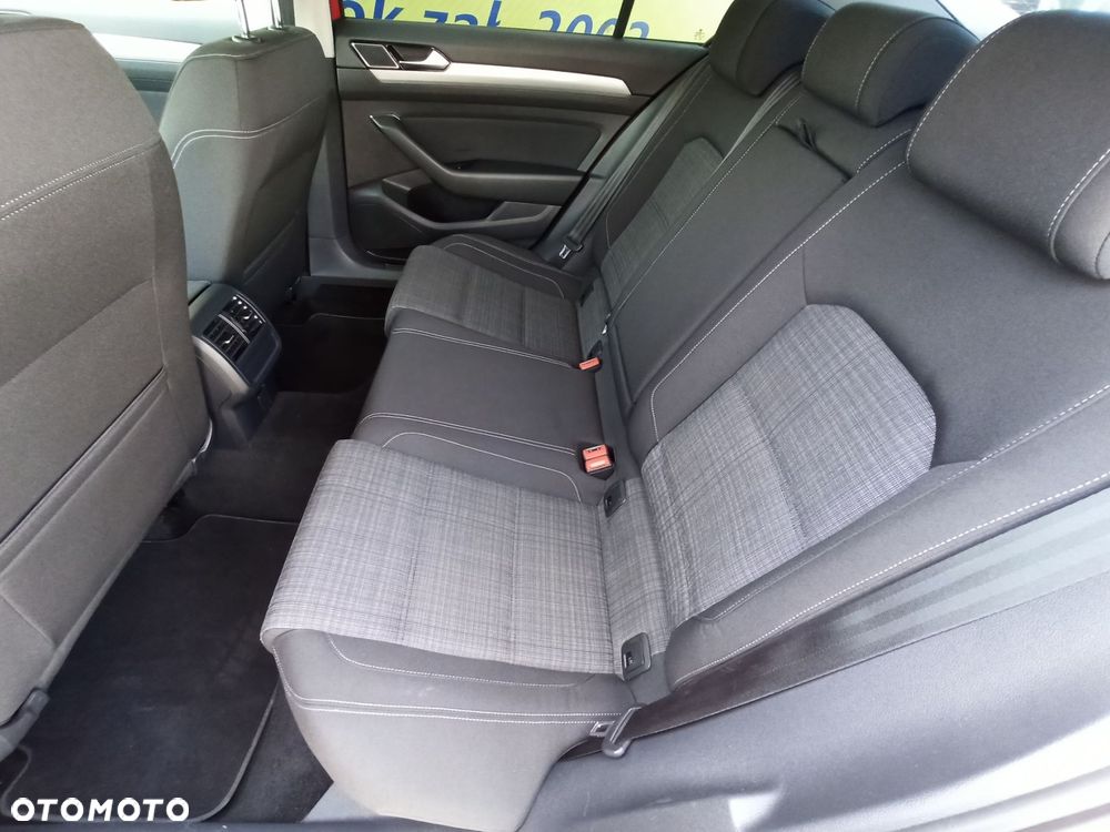 Volkswagen Passat - 8