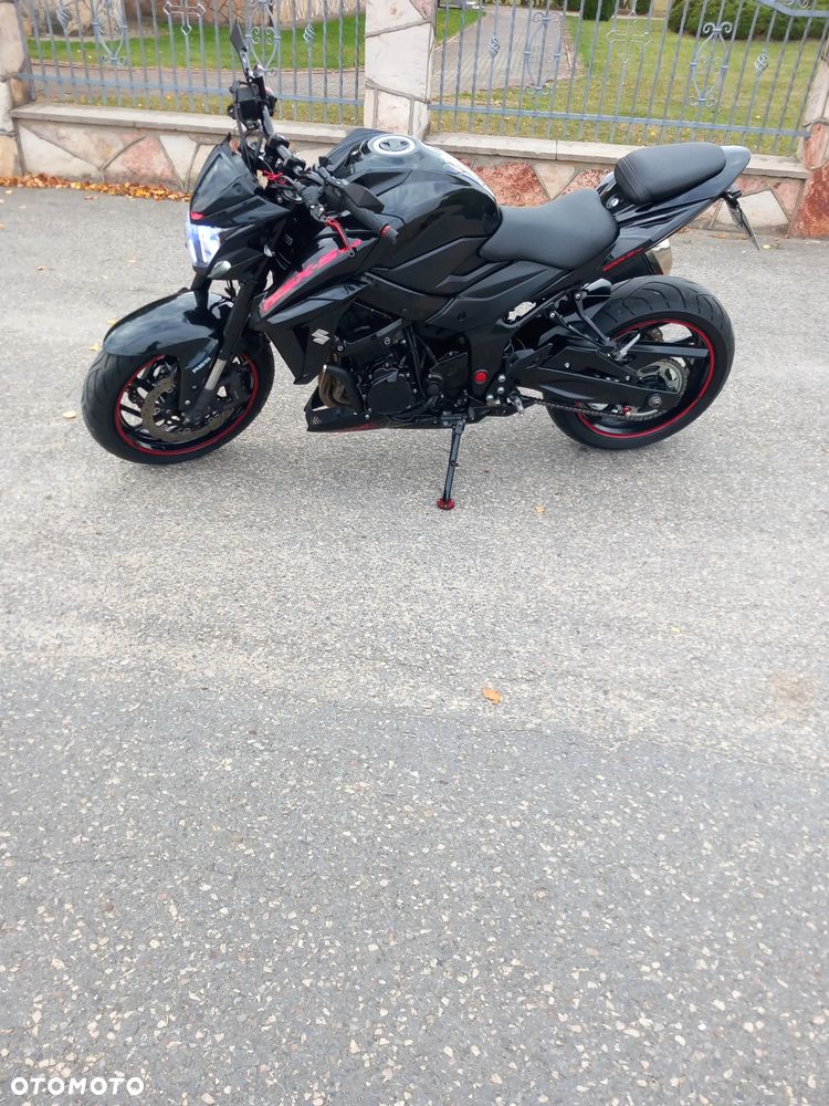 Suzuki GSX - 6