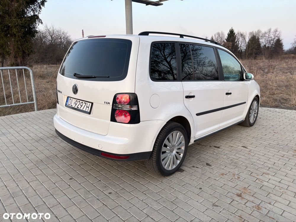 Volkswagen Touran - 4