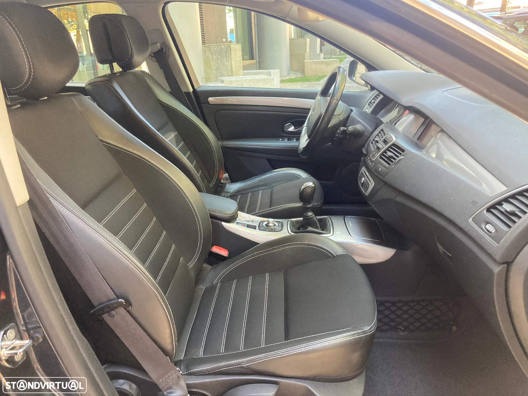 Renault Laguna 2.0 dCi Dynamique S 118g - 12