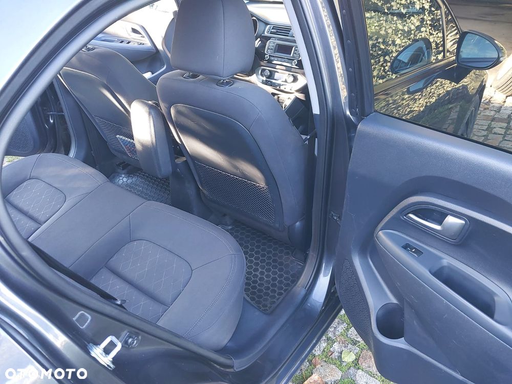 Kia Rio 1.4 Business Line - 13