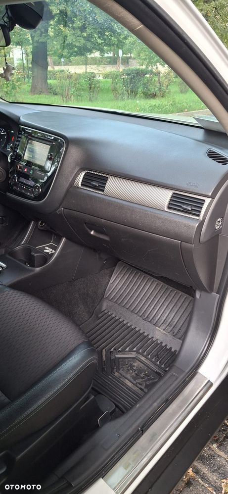 Mitsubishi Outlander - 21