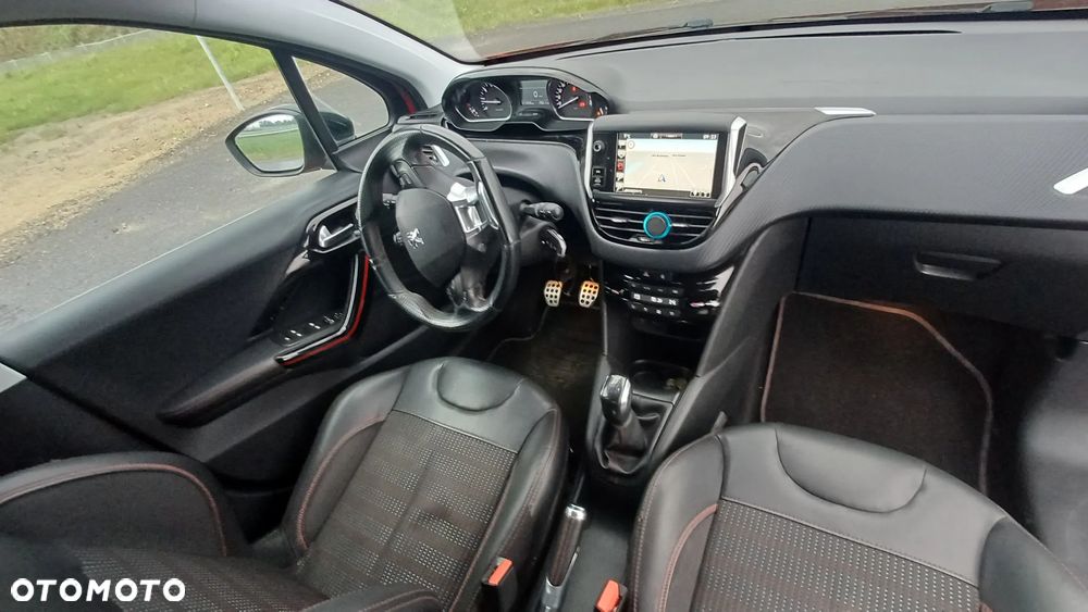 Peugeot 208 - 13