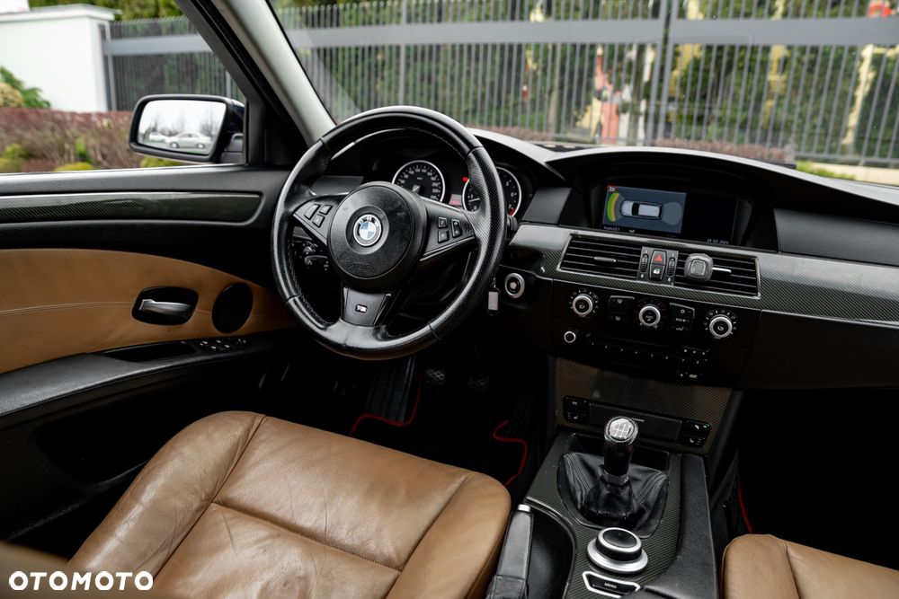 BMW Seria 5 525i xDrive - 23