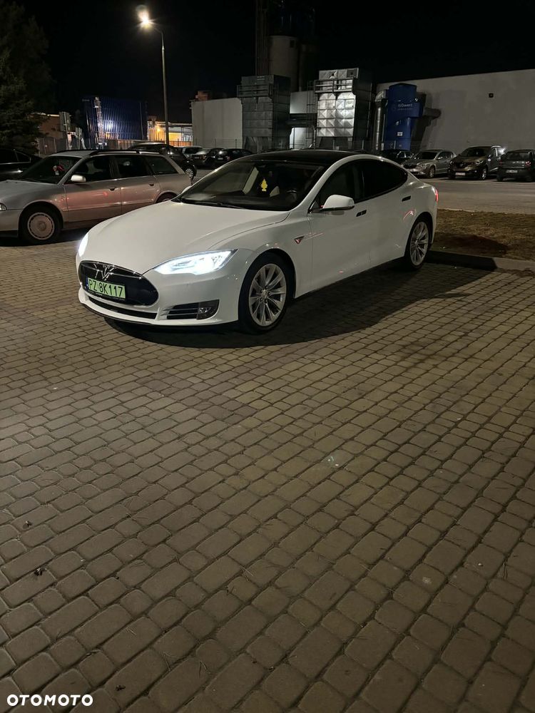 Tesla Model S - 7