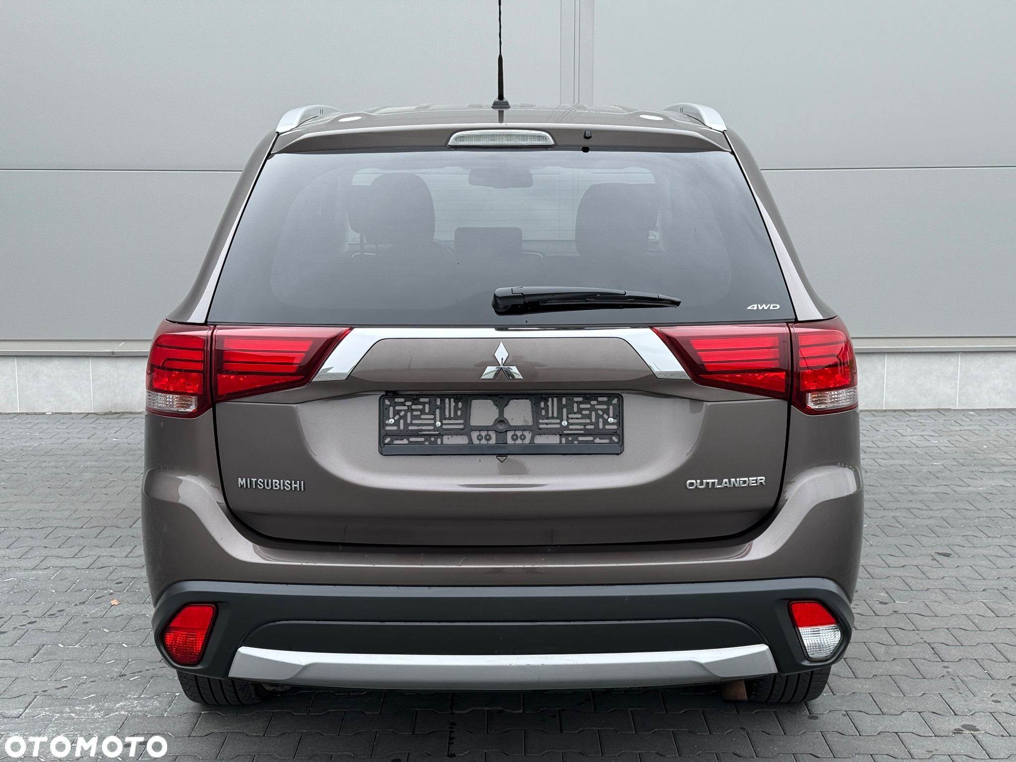 Mitsubishi Outlander - 6