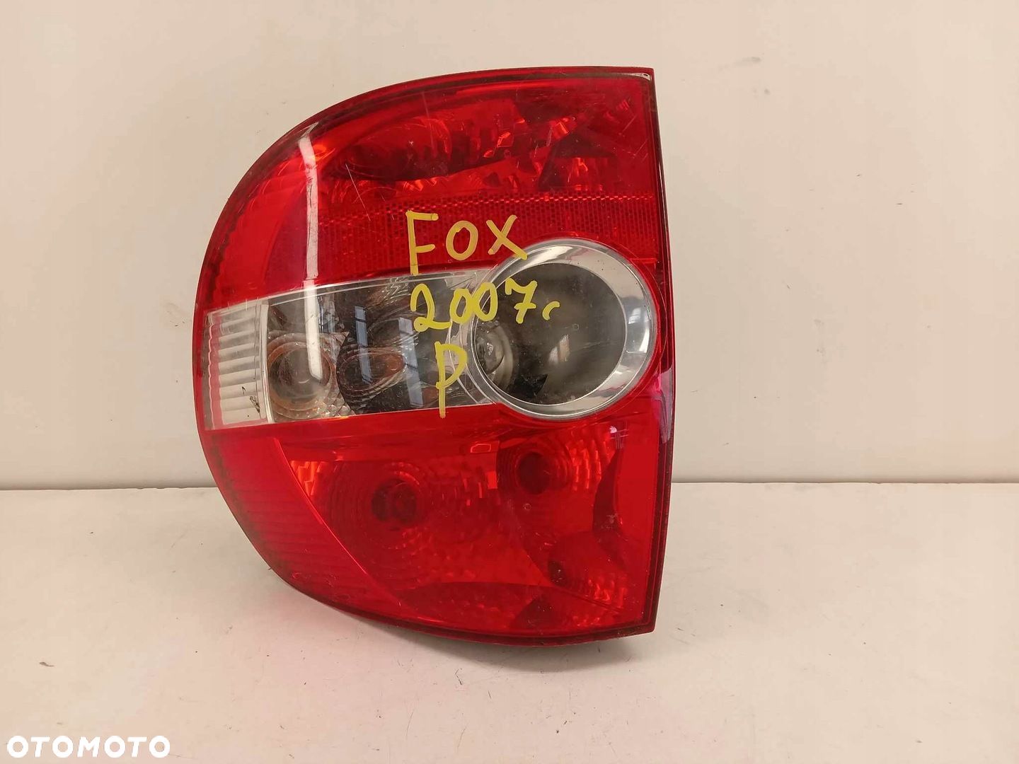 LAMPA PRAWA TYŁ TYLNA VW FOX 05-10 - 1
