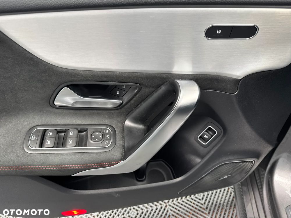 Mercedes-Benz CLA 220 4Matic 8G-DCT Edition AMG Line - 12