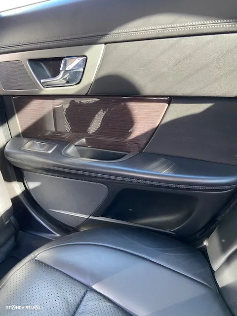 Jaguar XF 2.7 D V6 Premium Luxury - 11