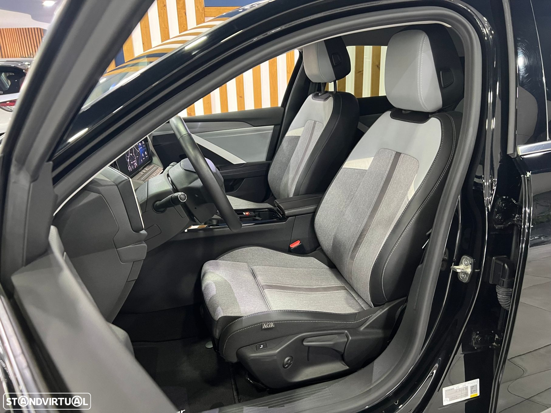 Opel Astra 1.2 T Elegance - 15