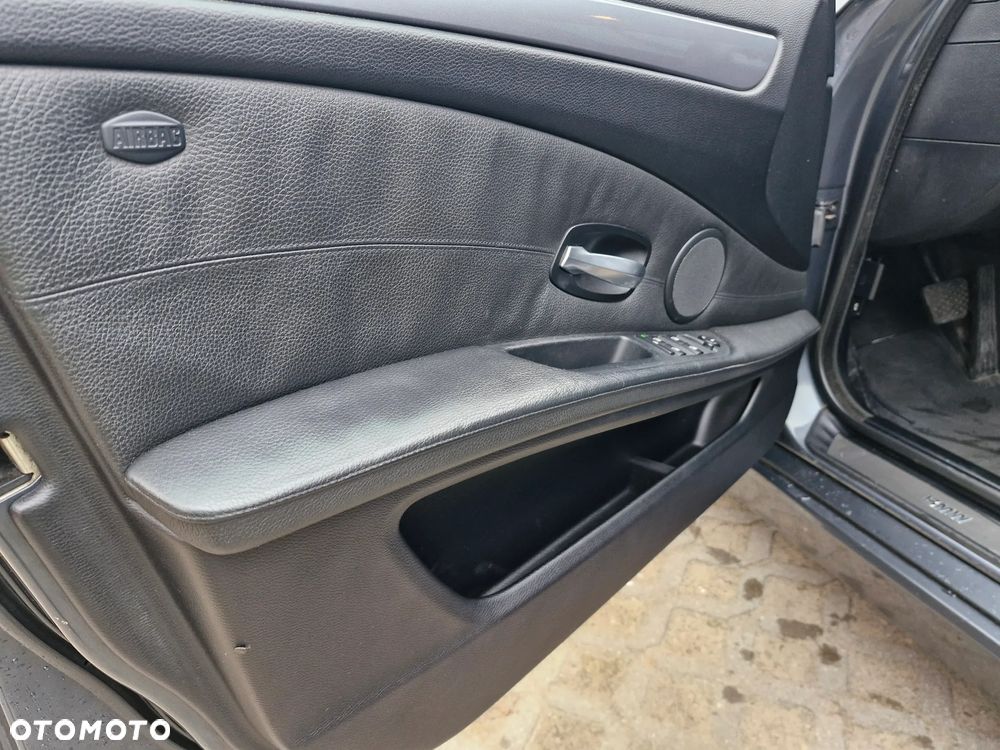 BMW Seria 5 520d - 33