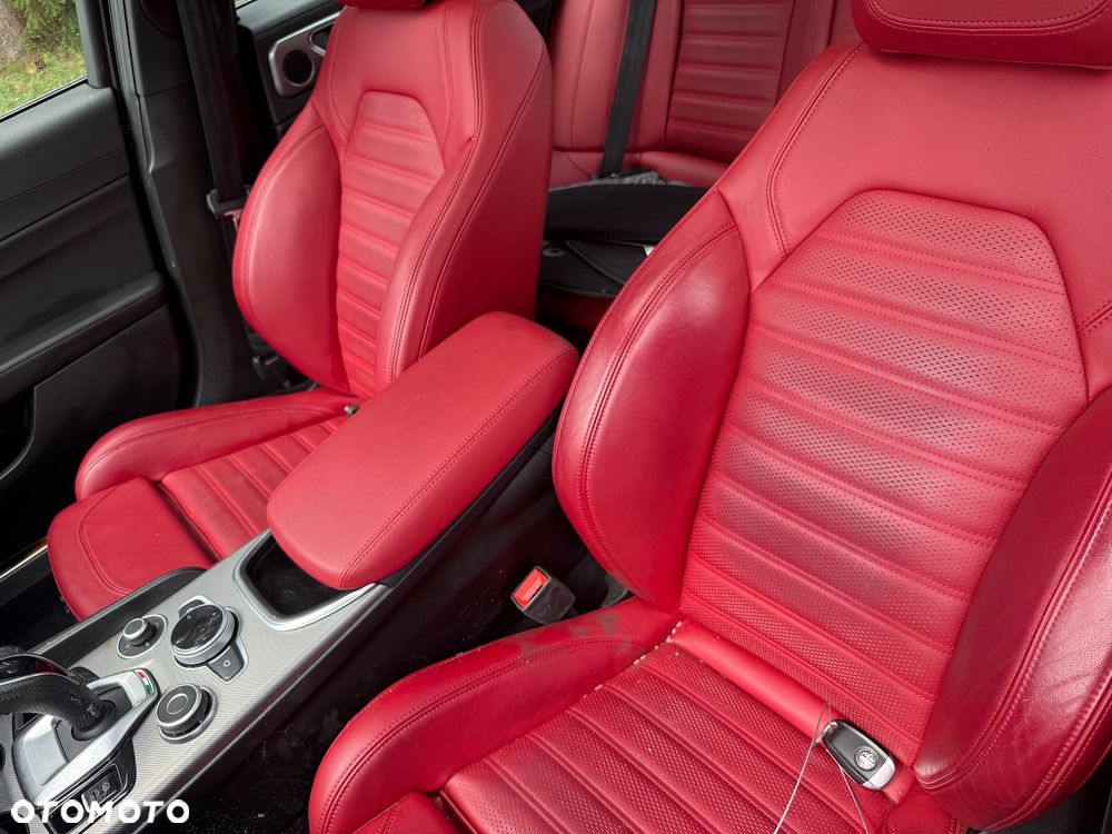 Alfa Romeo Giulia 2.0 Turbo 16V AT8 Veloce - 11
