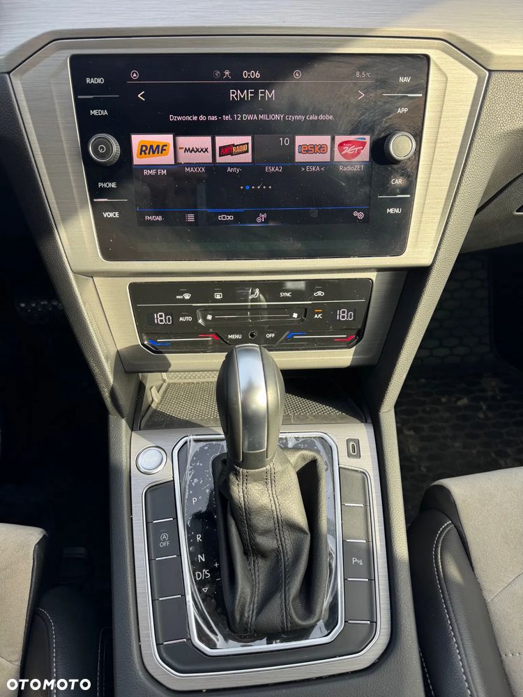 Volkswagen Passat - 12