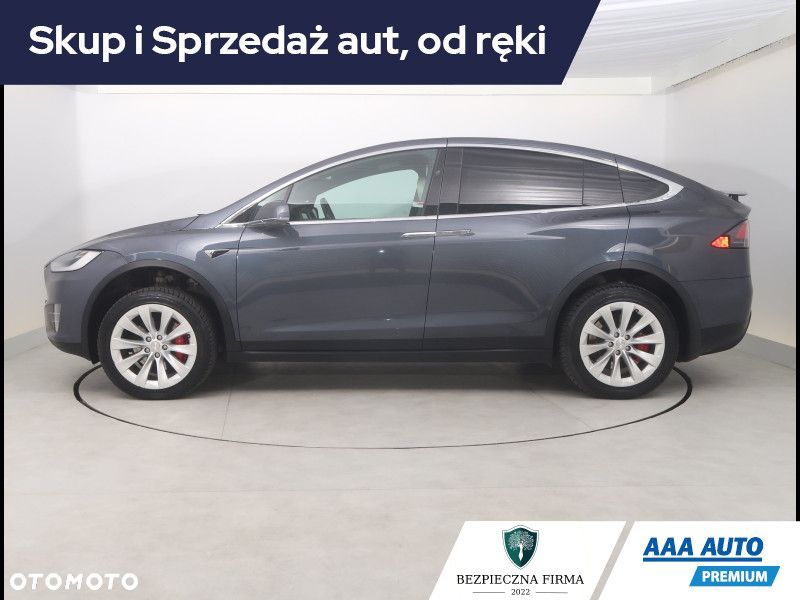 Tesla Model X - 3