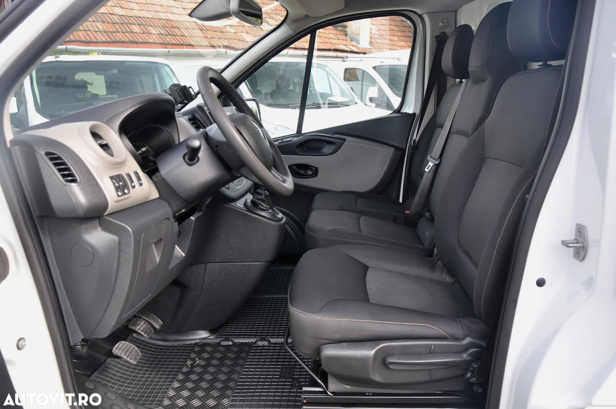 Renault Trafic Van - 15