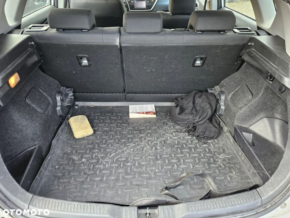 Toyota Auris 1.8 HSD Luna - 16