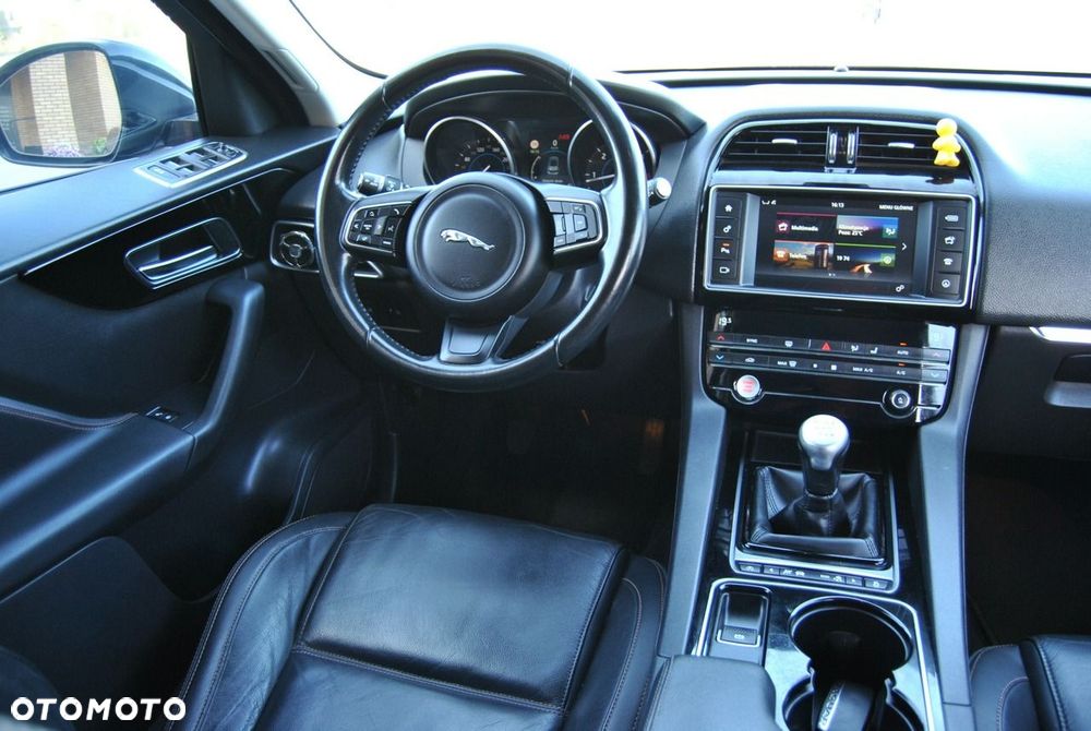 Jaguar F-Pace 20d Prestige - 6