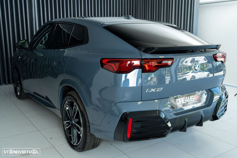 BMW iX2 eDrive20 Pack Desportivo M - 12