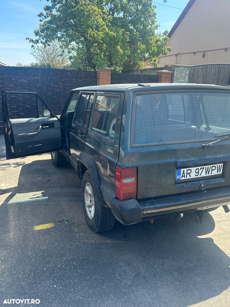 Jeep Cherokee - 4
