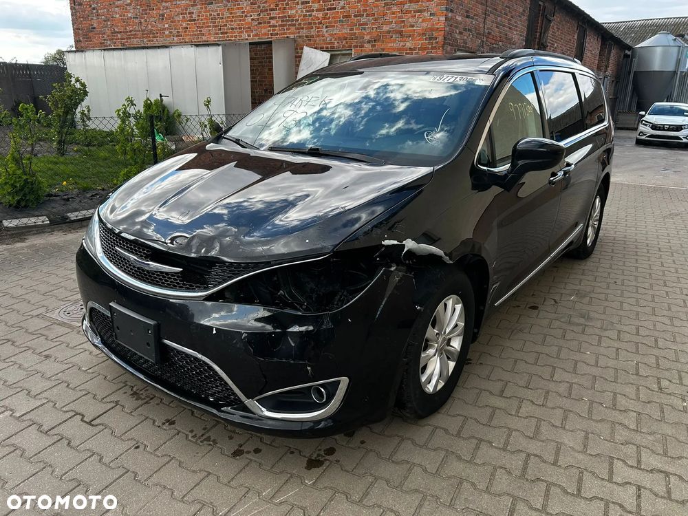 Chrysler Pacifica - 3