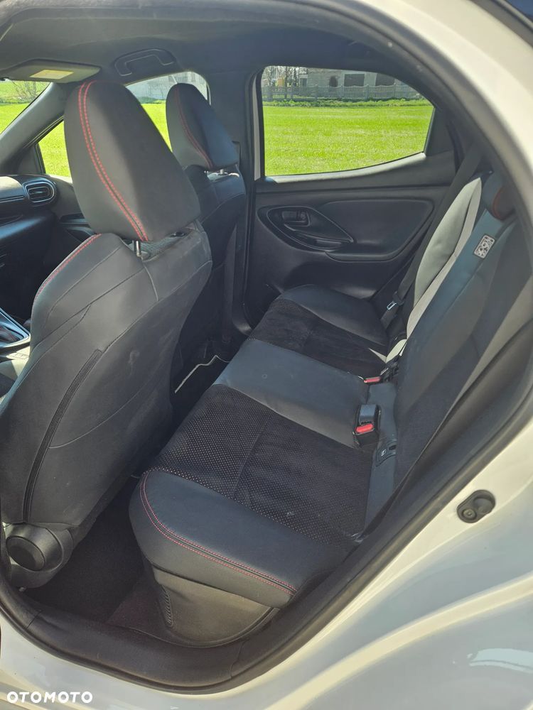 Toyota Yaris Hybrid 1.5 GR Sport - 8