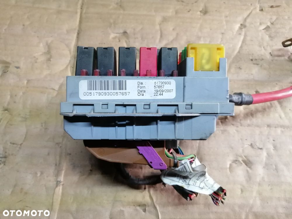 Fiat Bravo II 1.4 T.Jet zestaw startowy komputer Bosch 0261201687 stacyjka 2 klucze immo skrzynki bezpieczników i inne - 9