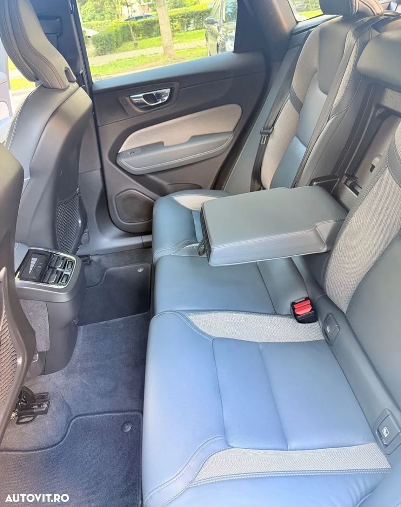 Volvo XC 60 B5 D AWD Ultimate Dark - 12