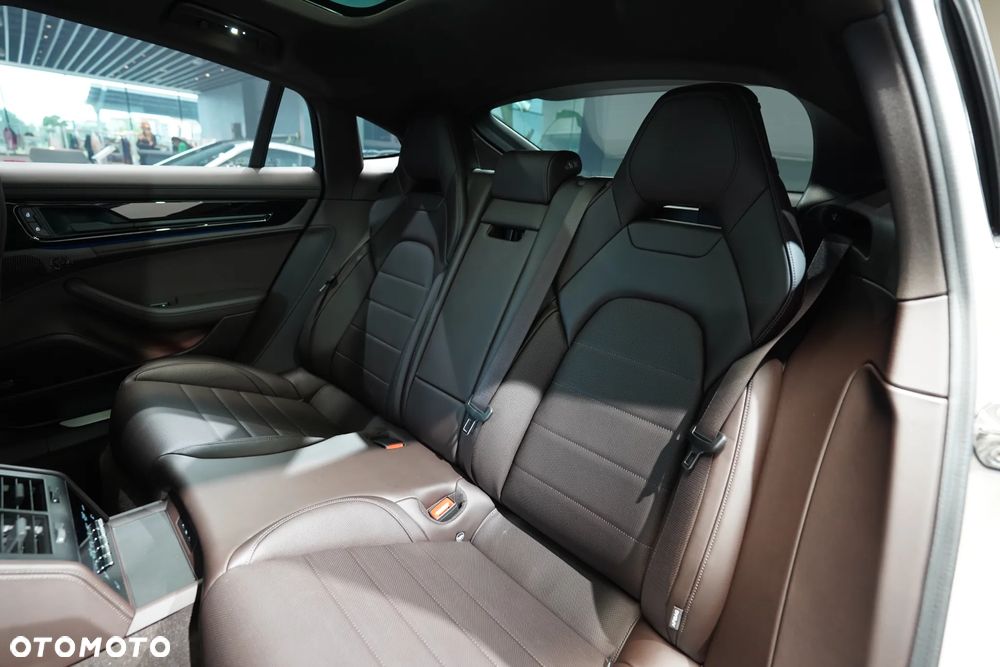 Porsche Panamera 4S E-Hybrid PHEV - 10