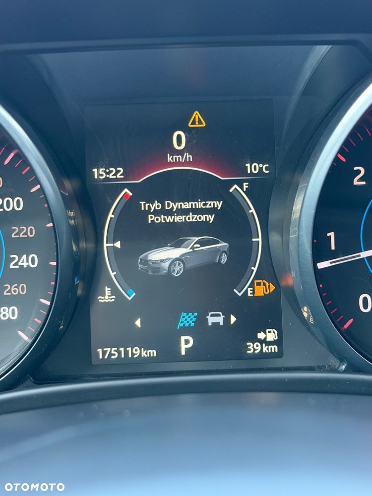 Jaguar XE 2.0 D R-Sport - 35