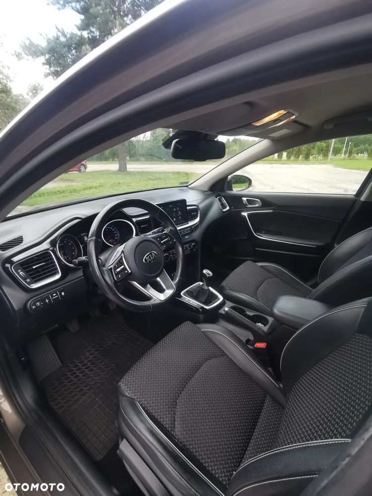 Kia Ceed 1.4 L - 11