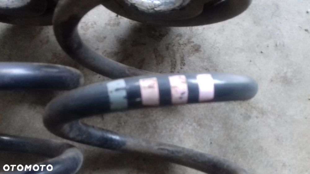 sprężyna przód przednia A6 C6 2.4 - 4