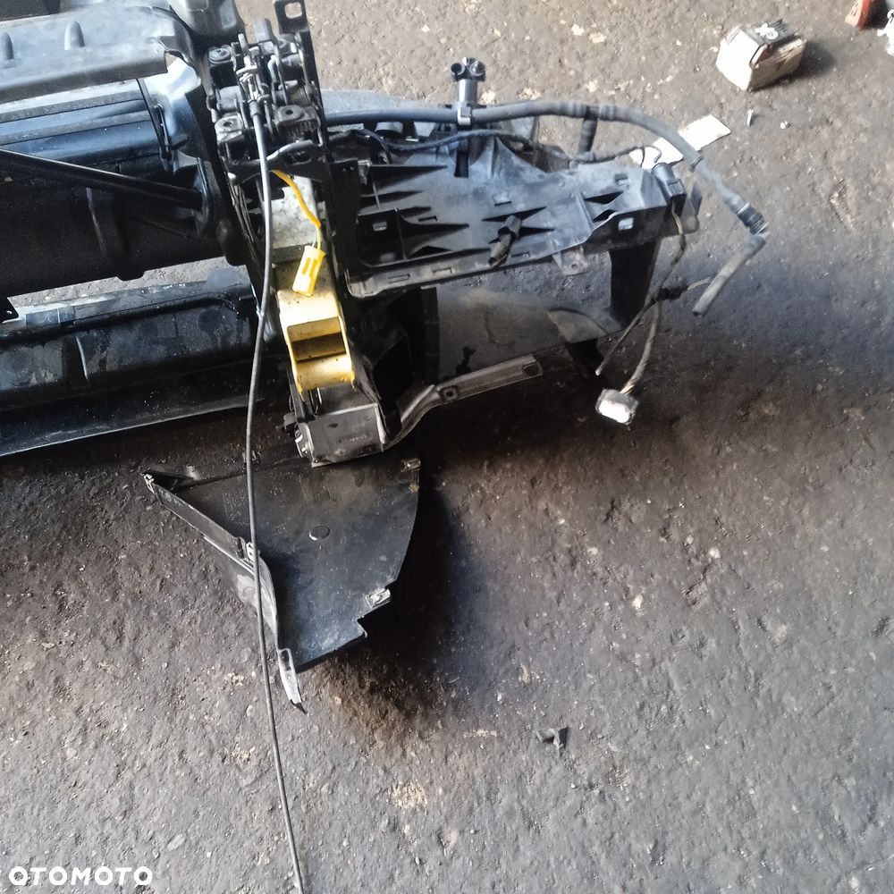 Pas przedni chłodnice BMW F10 F11 3.0I automat - 7