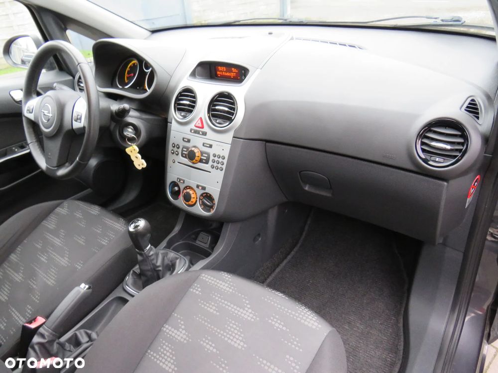 Opel Corsa 1.2 16V Cosmo - 33