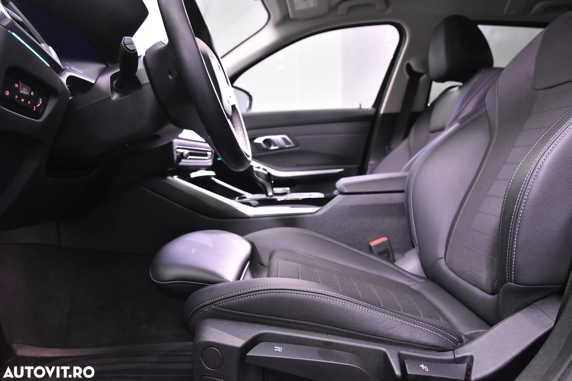 BMW Seria 3 330e Touring xDrive Aut. - 24