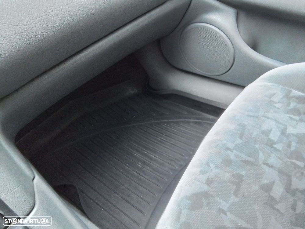 Renault Laguna 1.6 RXE - 12