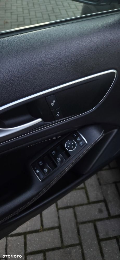 Mercedes-Benz GLA 250 7G-DCT StreetStyle - 20