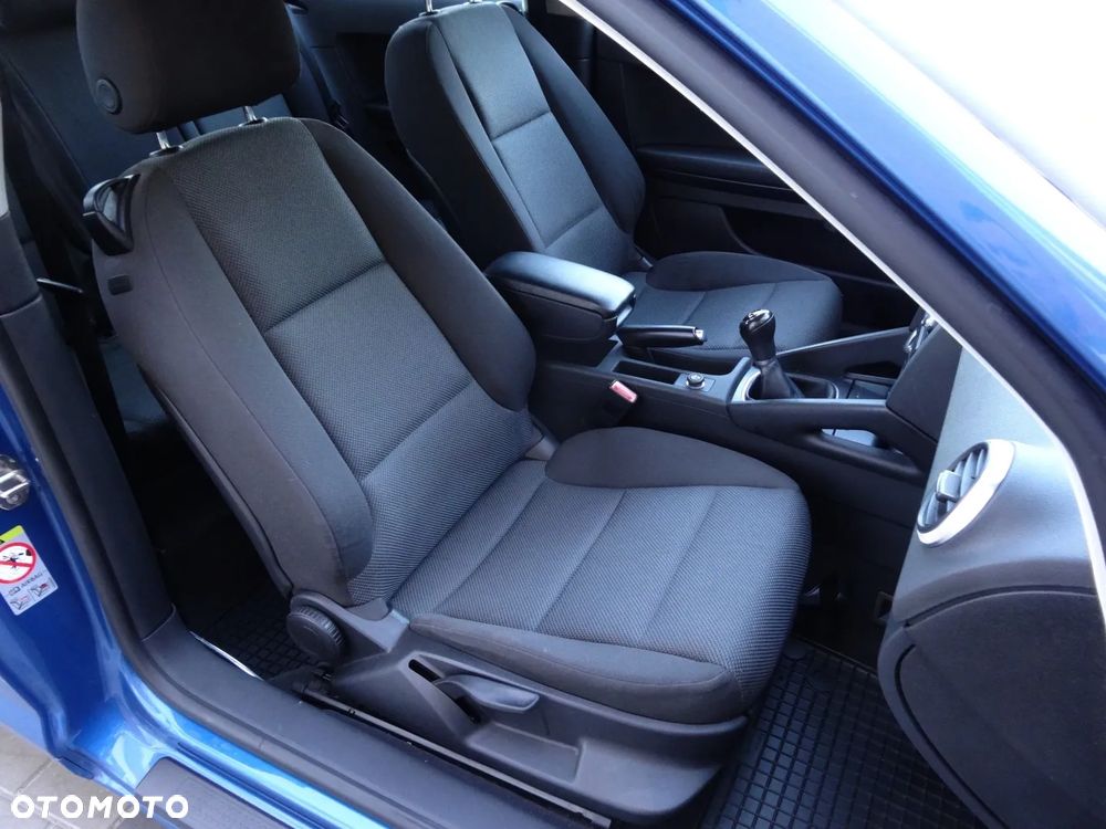 Audi A3 3-drzwiowe 1.6 Ambiente - 23