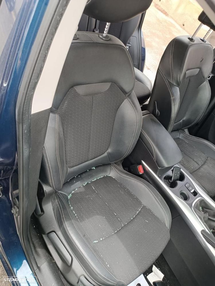 BANCO FRENTE DIREITO RENAULT KADJAR - 1