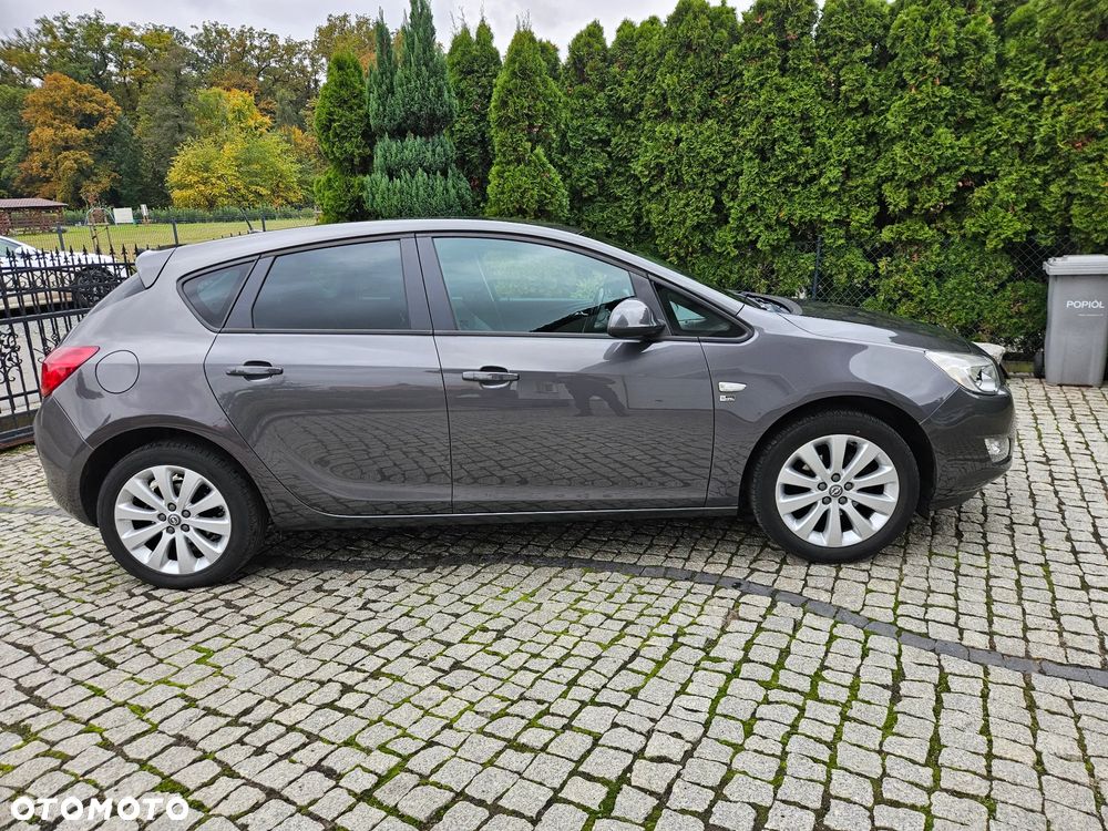 Opel Astra 1.4 Turbo 150 Jahre - 3