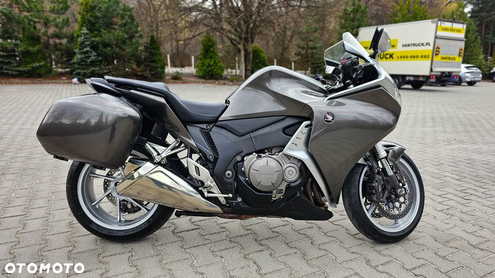 Honda VFR - 19