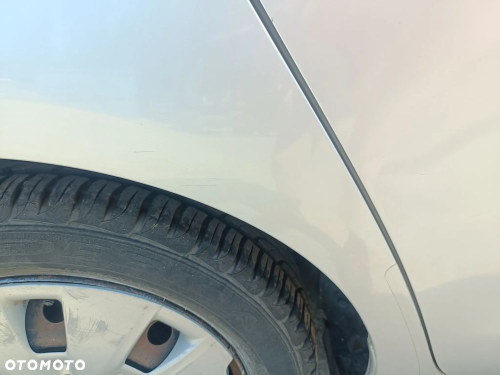 TOYOTA YARIS II 05-11 LIFT 2009 r. 1E7 5D HB błotnik ćwiartka prawy tył PT - 4