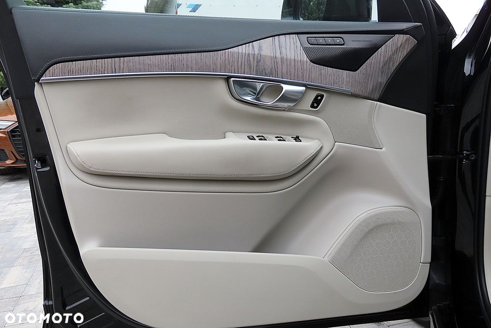 Volvo XC 90 B5 D AWD Ultimate Dark - 21