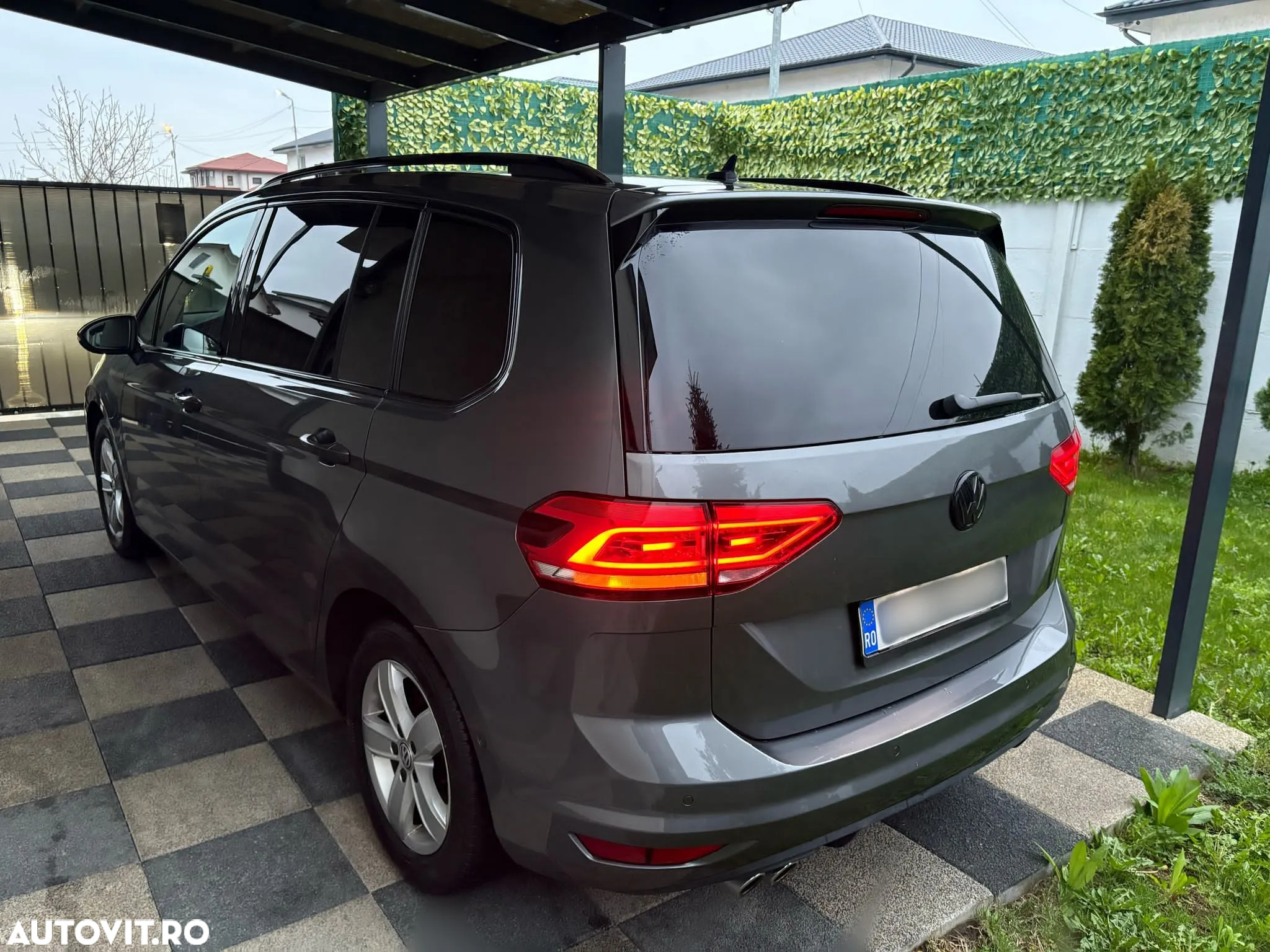 Volkswagen Touran 2.0 TDI DSG Highline - 6